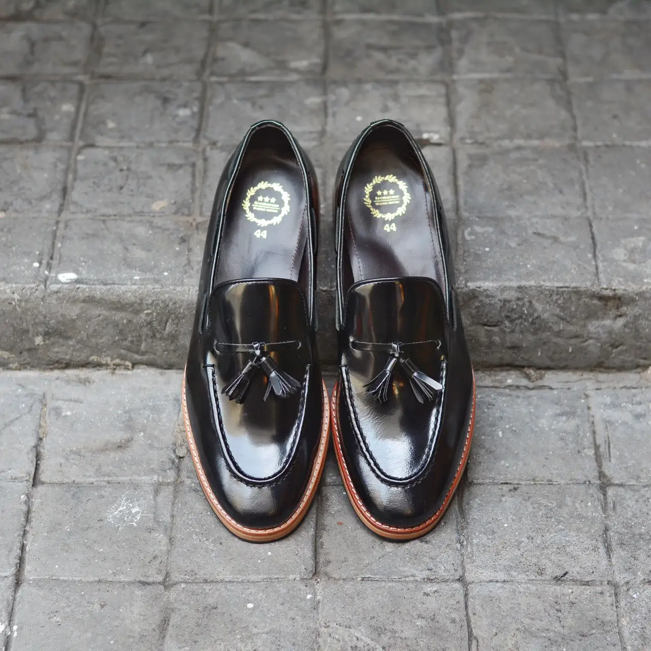 503 Tassel Loafer PianoBlack - Wooden Base