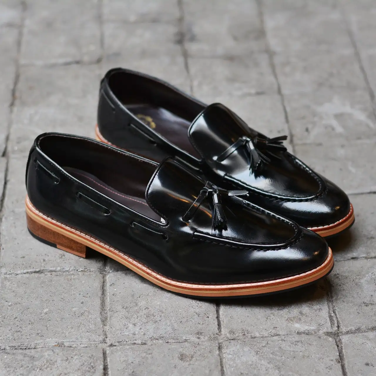 503 Tassel Loafer PianoBlack - Wooden Base