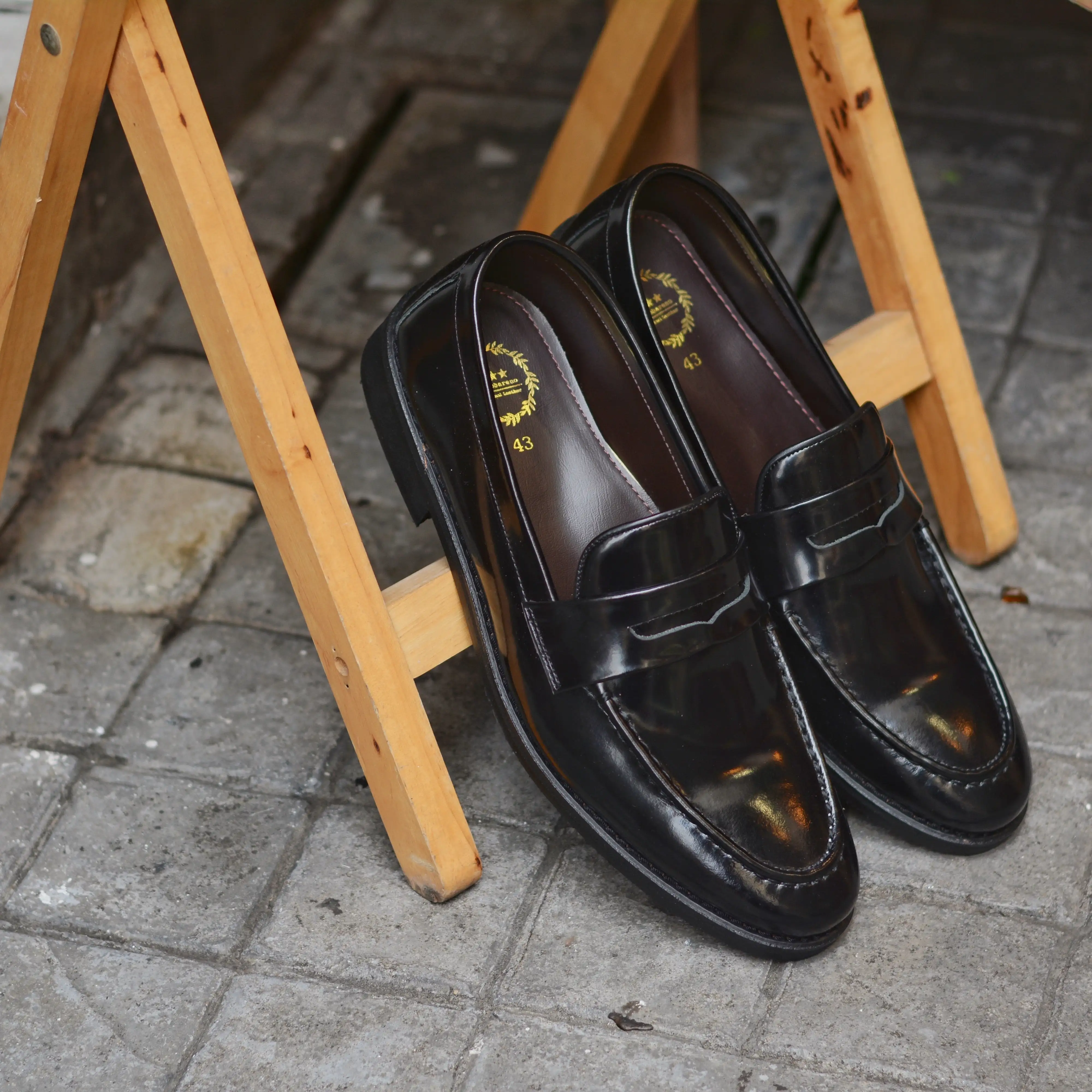 509 Penny Loafer Black x Black Soles