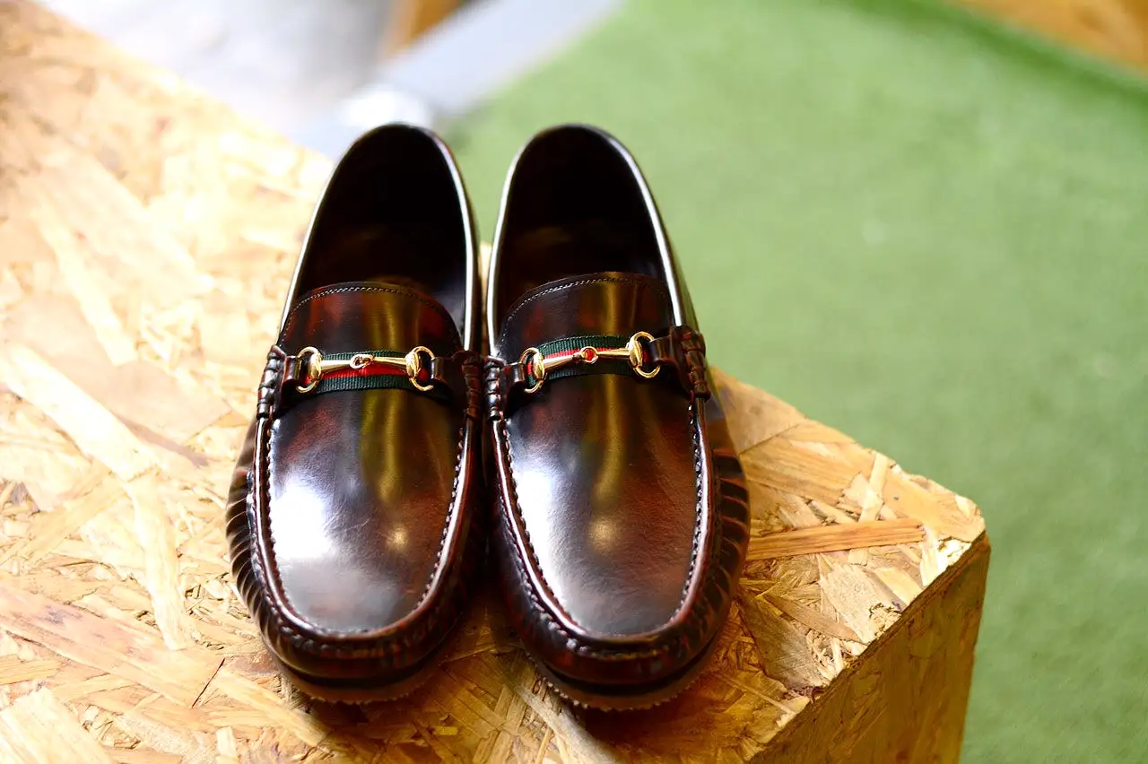 702-1 Classic Horsebit Loafers