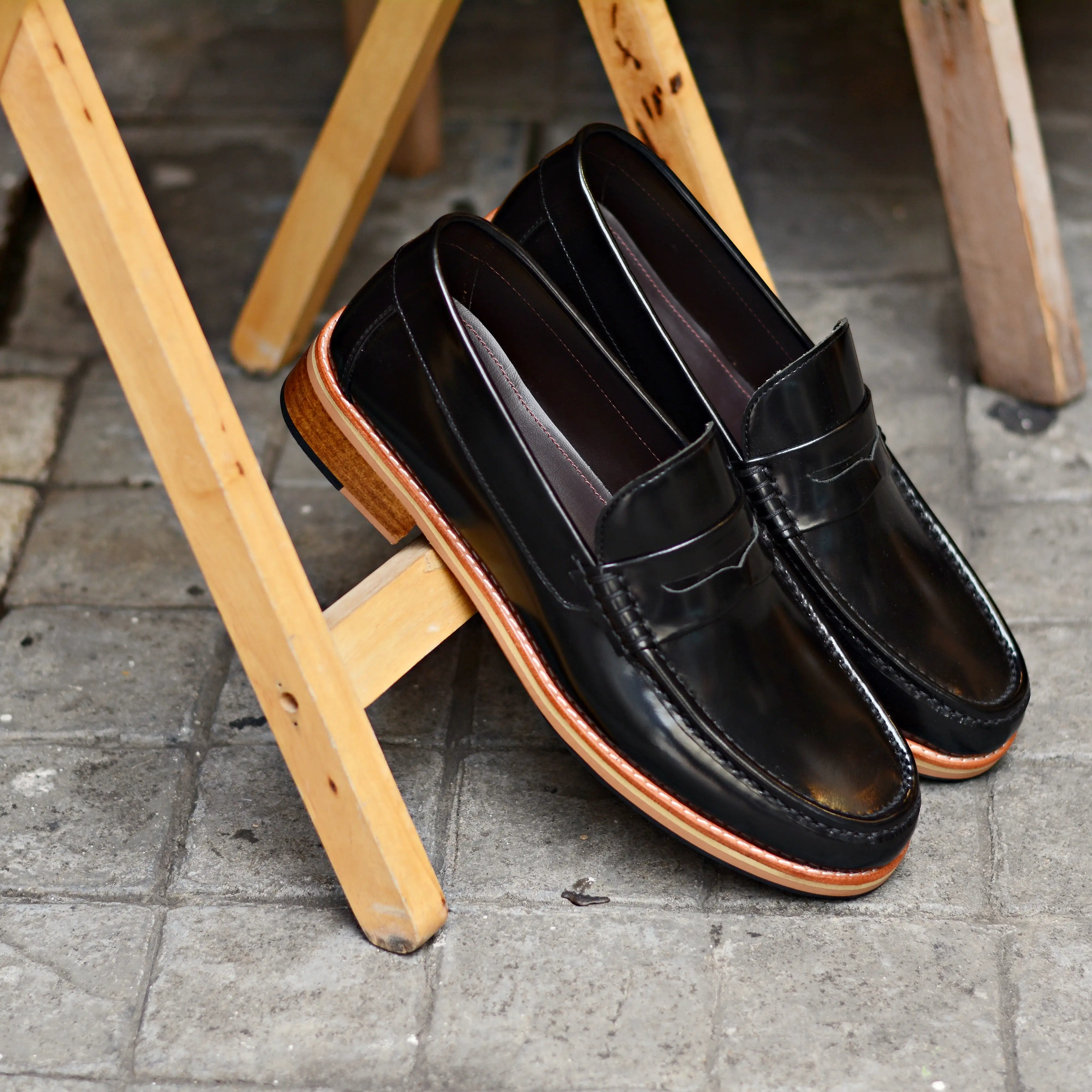 703-2 Wide Front Penny Loafer Black