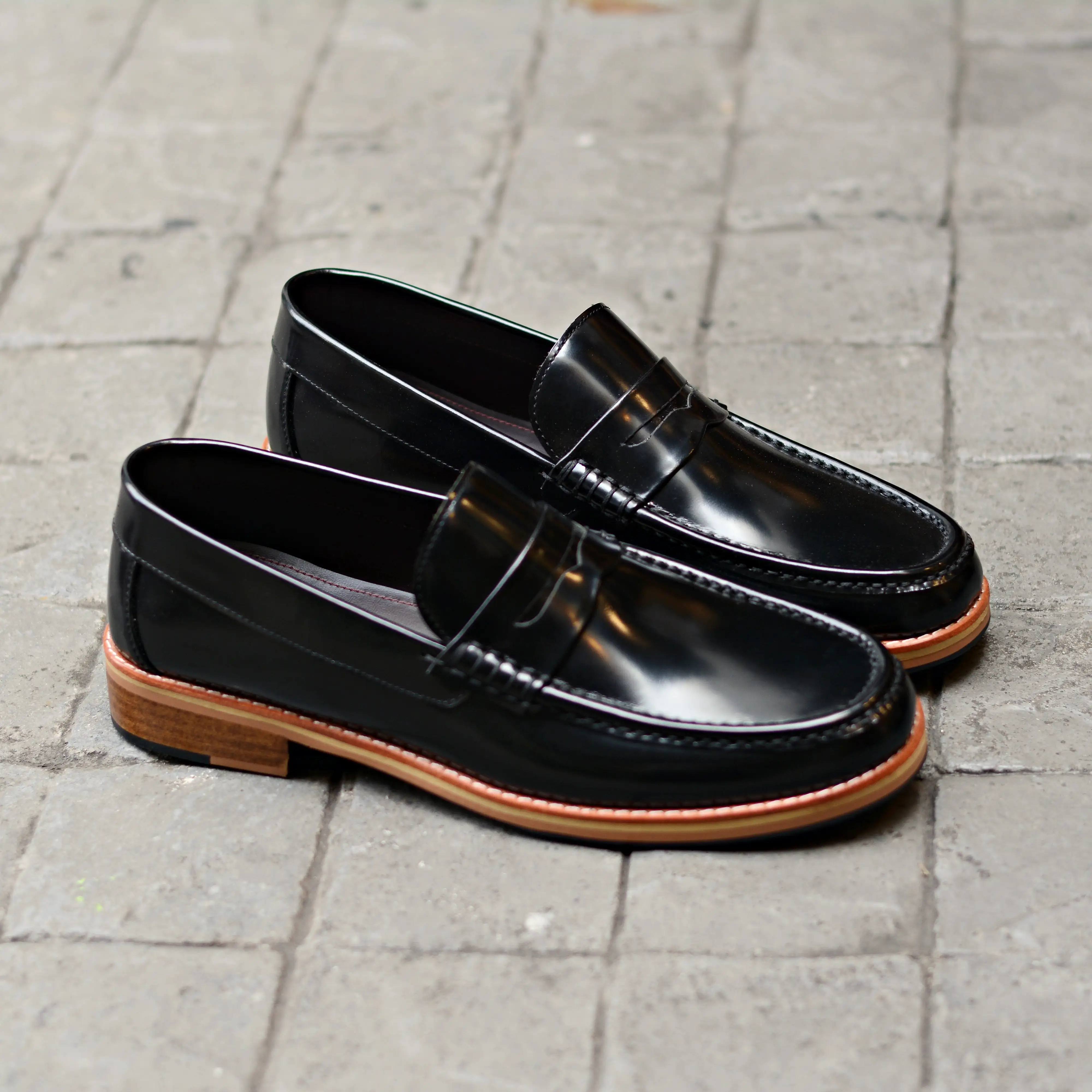 703-2 Wide Front Penny Loafer Black