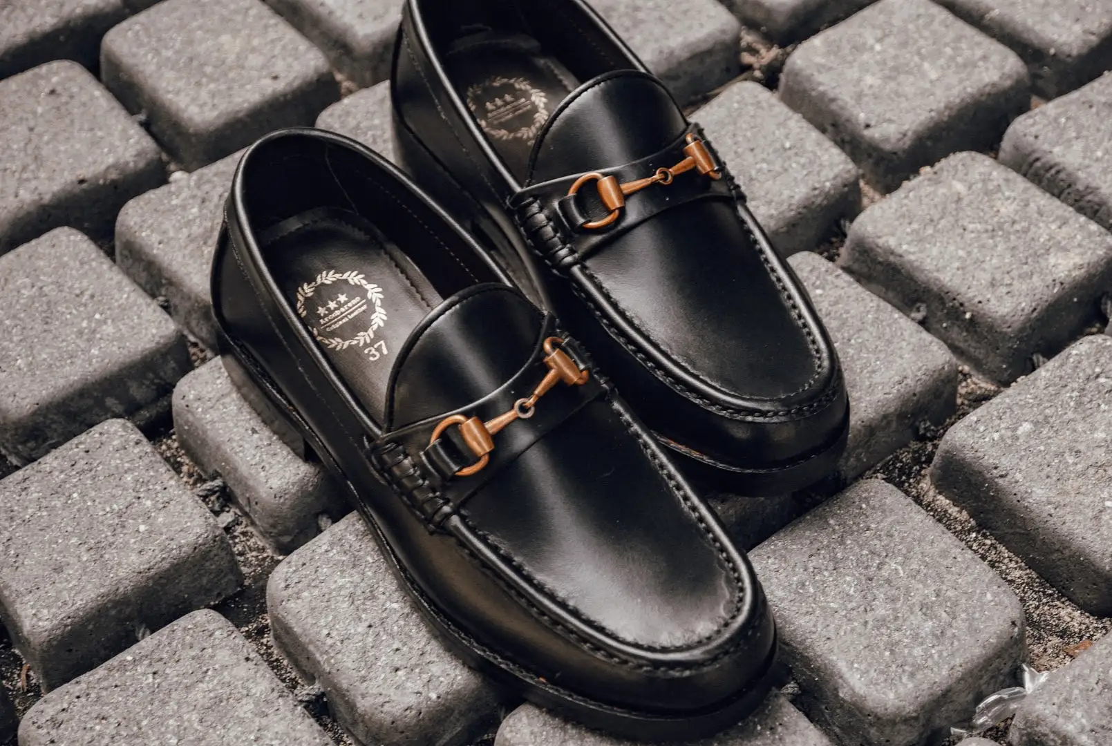 703 Wide Front Horsebit Loafer Chromexcel Black