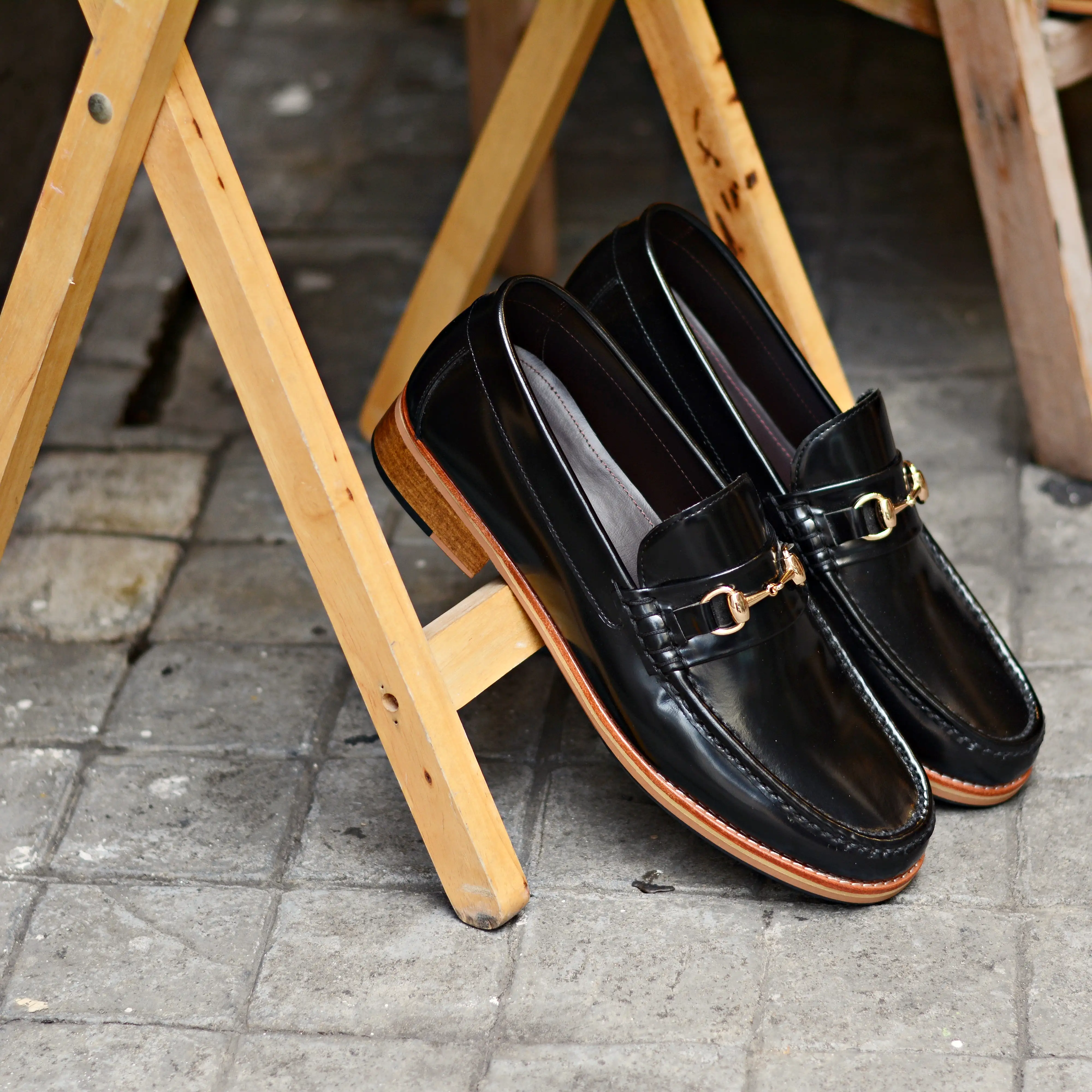 703 Wide Front Horsebit Loafer PianoBlack