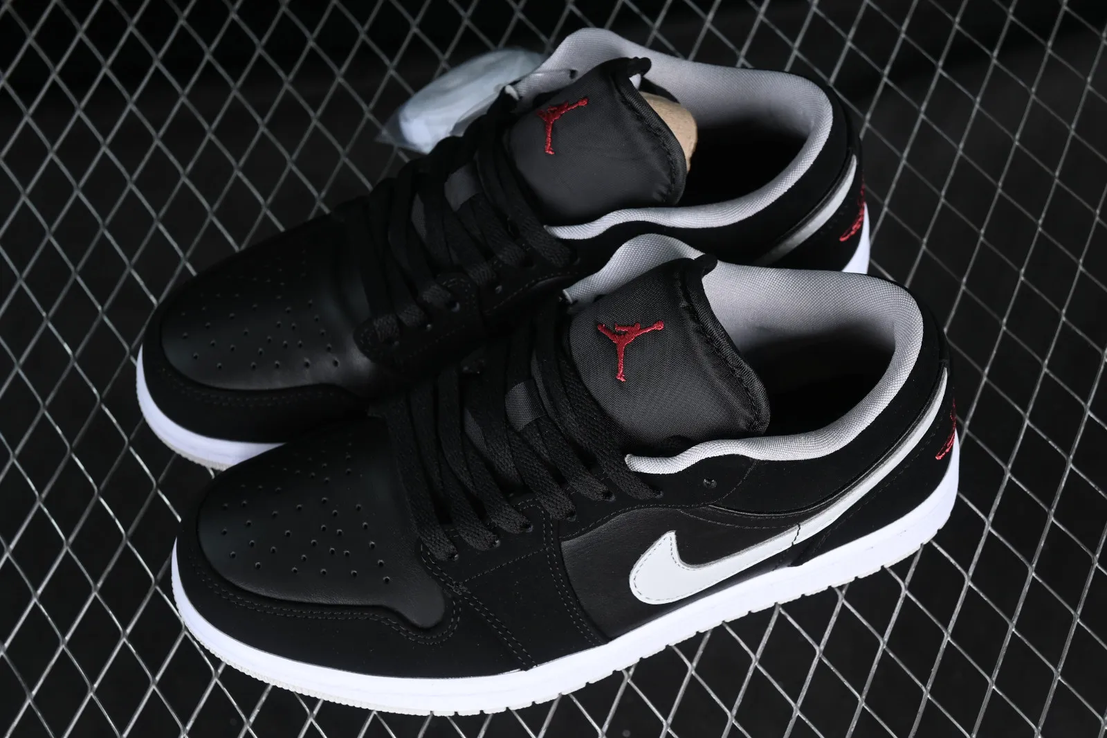 Air Jordan 1 Low Black Wolf Grey Gym Red 553558-032