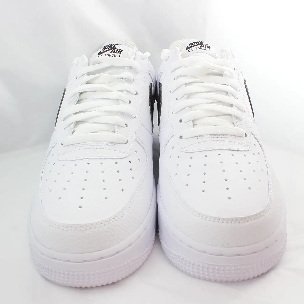 Nike Air Force 1 07 White Black Trainers