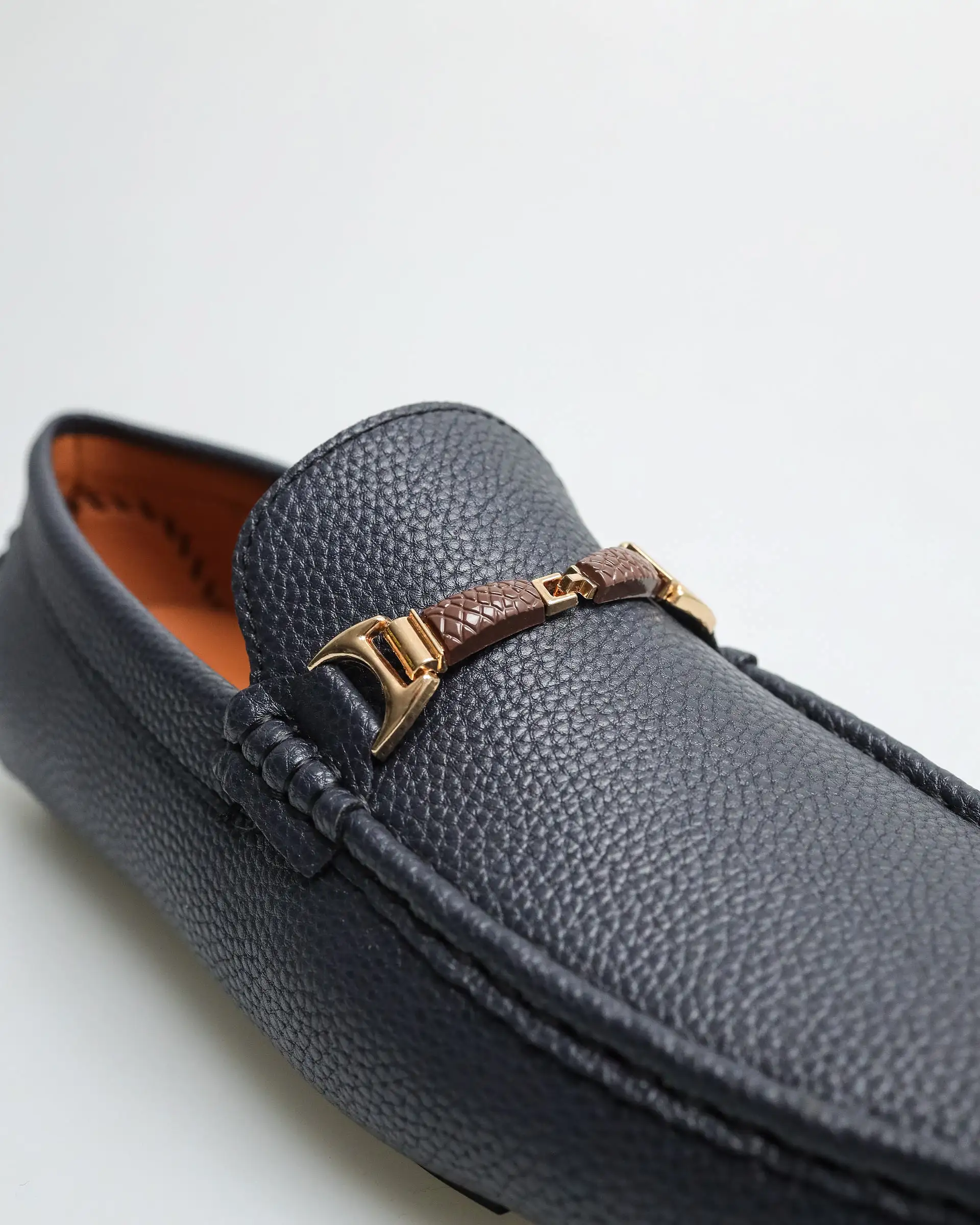 Tomaz C476 Men's Buckle Moccasins (Navy)